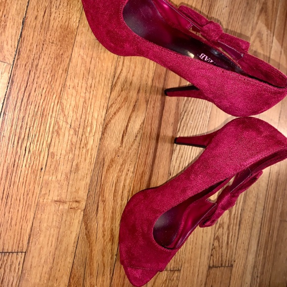 Heels - Picture 3 of 3